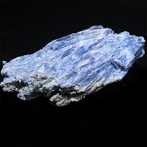〔D138-4〕カイヤナイト ブラジル ミナスジェライス州 アラスアイ kyanite 原石 鉱物 結晶 台付【メール便不可】
