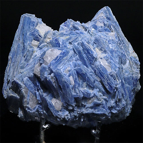 〔D138-6〕カイヤナイト ブラジル ミナスジェライス州 アラスアイ kyanite 原石 鉱物 結晶 台付【メール便不可】