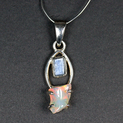 〔J368-7〕エチオピアンオパール ブルーカイヤナイト sv925 宝石質原石ペンダントトップ　opal kyanite