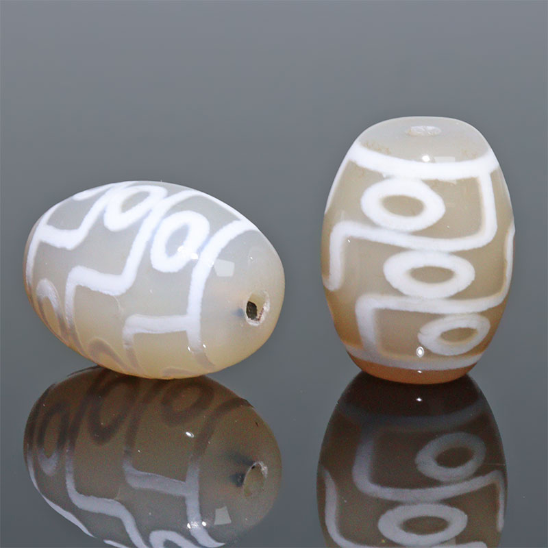 〔Z93-1〕【天珠】3個入り 約16x12mm 九眼天珠 白天珠 守り 開運 風水 【ランダム発送】