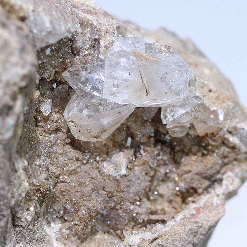 〔D477-10〕ハーキマーダイヤモンド 母岩付き原石 ニューヨーク州ハーキマー地区産 Herkimer diamond【メール便不可】