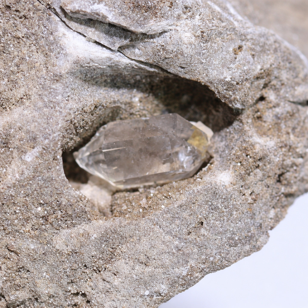 〔D477-13〕ハーキマーダイヤモンド 母岩付き原石 ニューヨーク州ハーキマー地区産 Herkimer diamond【メール便不可】