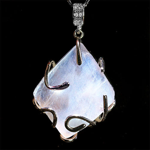 〔J379-11〕幻想シラー ブルームーンストーン 原石 ペンダントトップ Blue moonstone