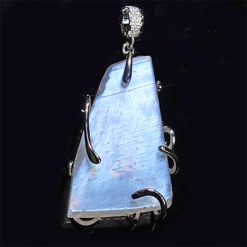 〔J379-6〕幻想シラー ブルームーンストーン 原石 ペンダントトップ Blue moonstone