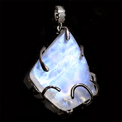 〔J379-7〕幻想シラー ブルームーンストーン 原石 ペンダントトップ Blue moonstone