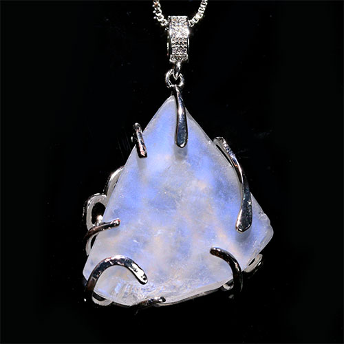〔J379-8〕幻想シラー ブルームーンストーン 原石 ペンダントトップ Blue moonstone